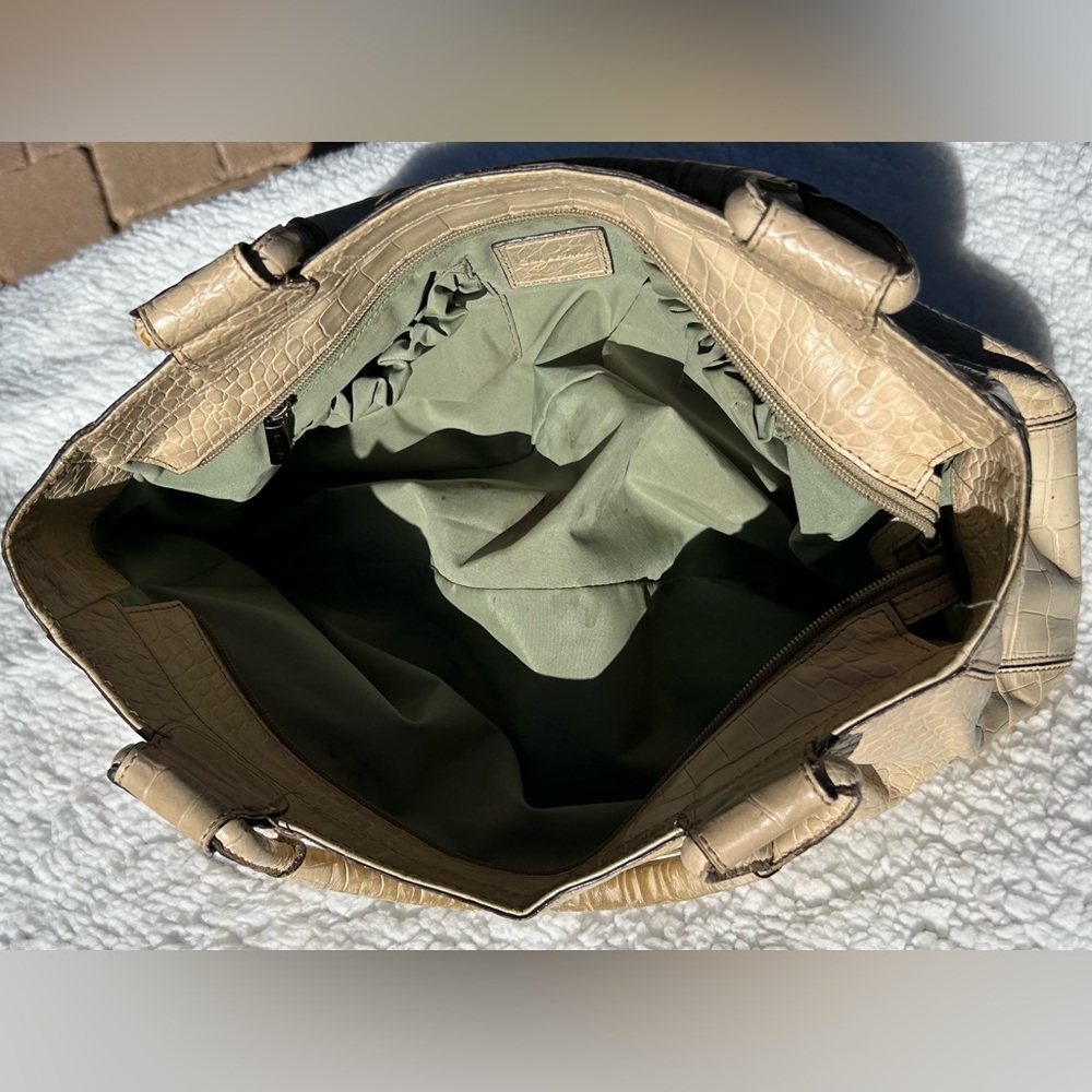 Rehab: Cole Haan Vintage Crocodile Print Bag, Cream w/ Green Inter. - Picture 8 of 10
